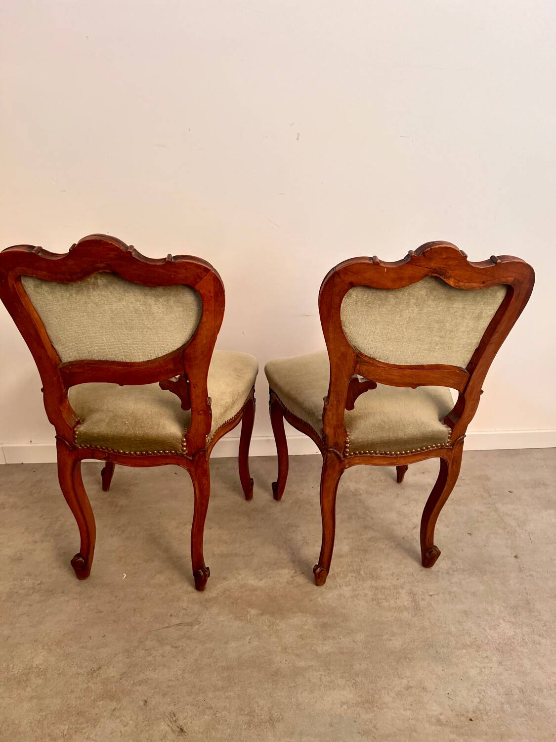 Lot 2 old Louis XV style carved solid walnut chairs late 19th century