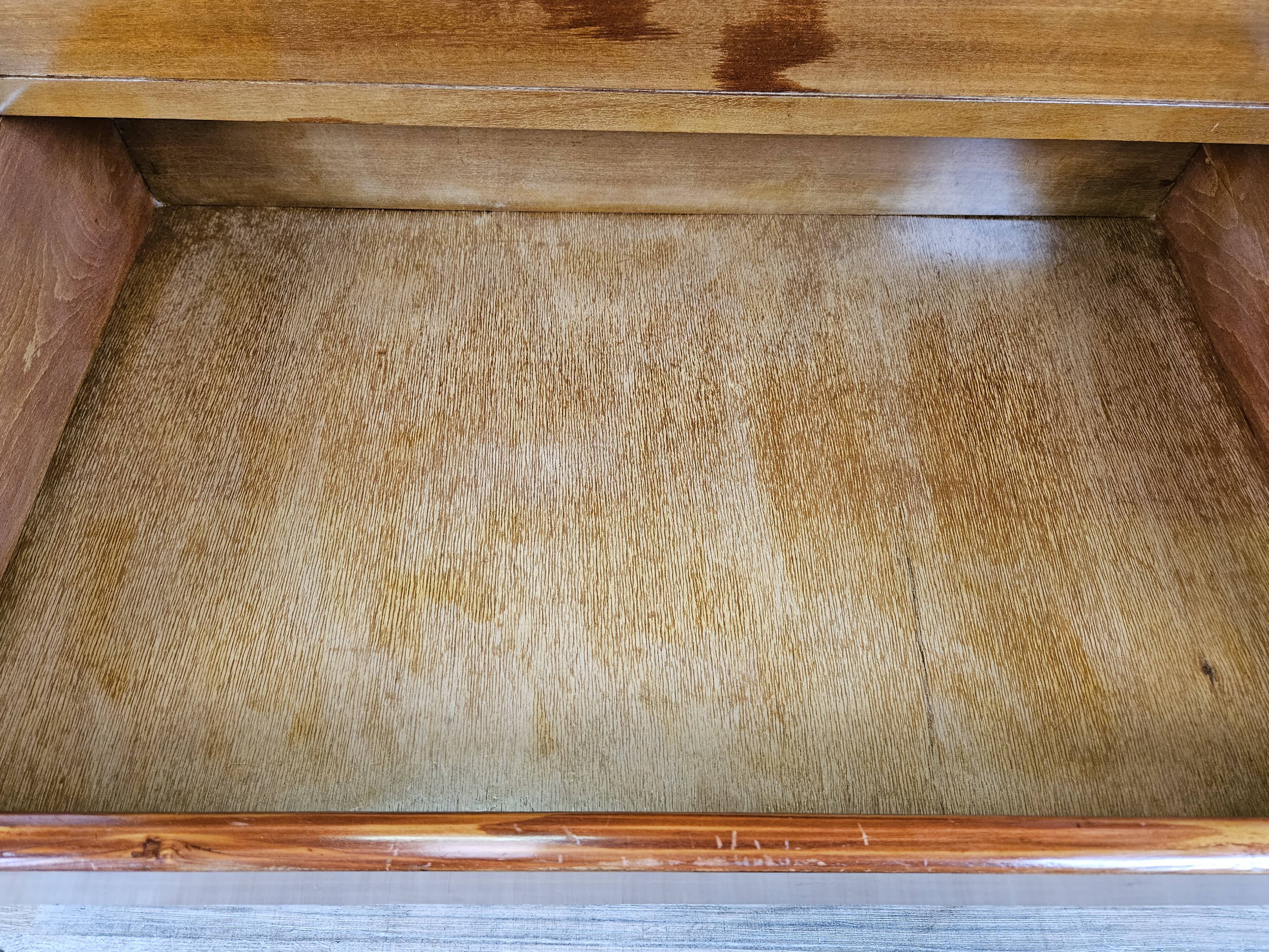 Art decò sideboard in thuja and walnut