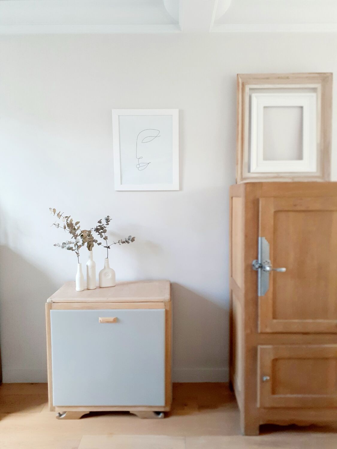 Mustache foot storage