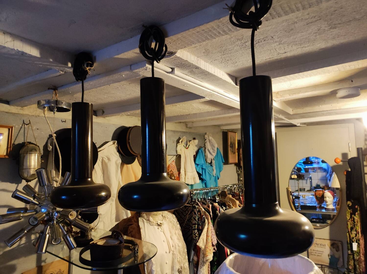 Space age, 3 brown Lita pendant lights