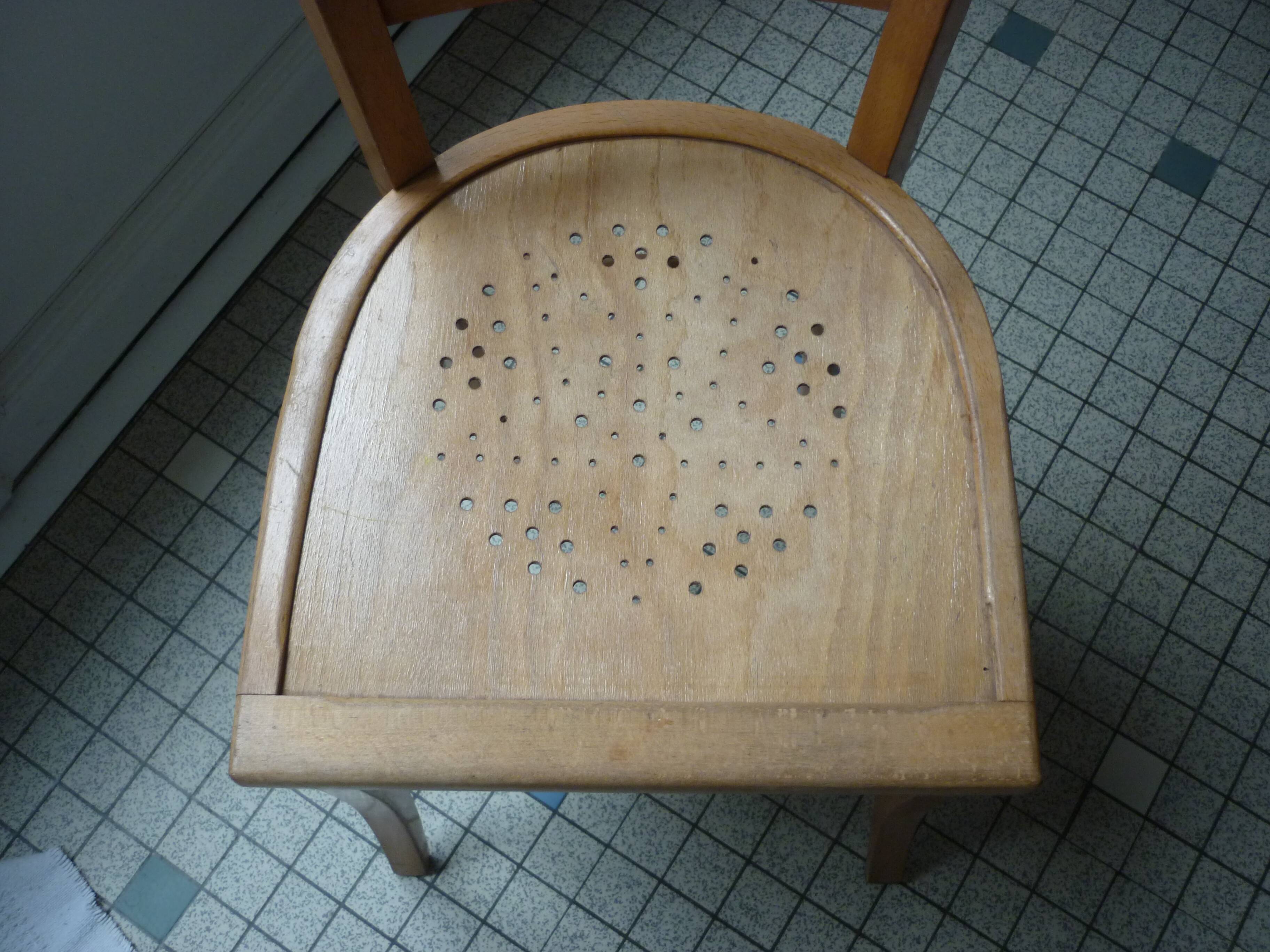 Chaise de bistrot bois vintage Luterma assise percée