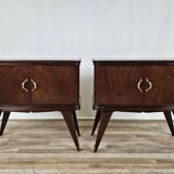Paire de tables de chevet en acajou avec poignées en verre et laiton