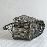 Panier à vin en métal tressé