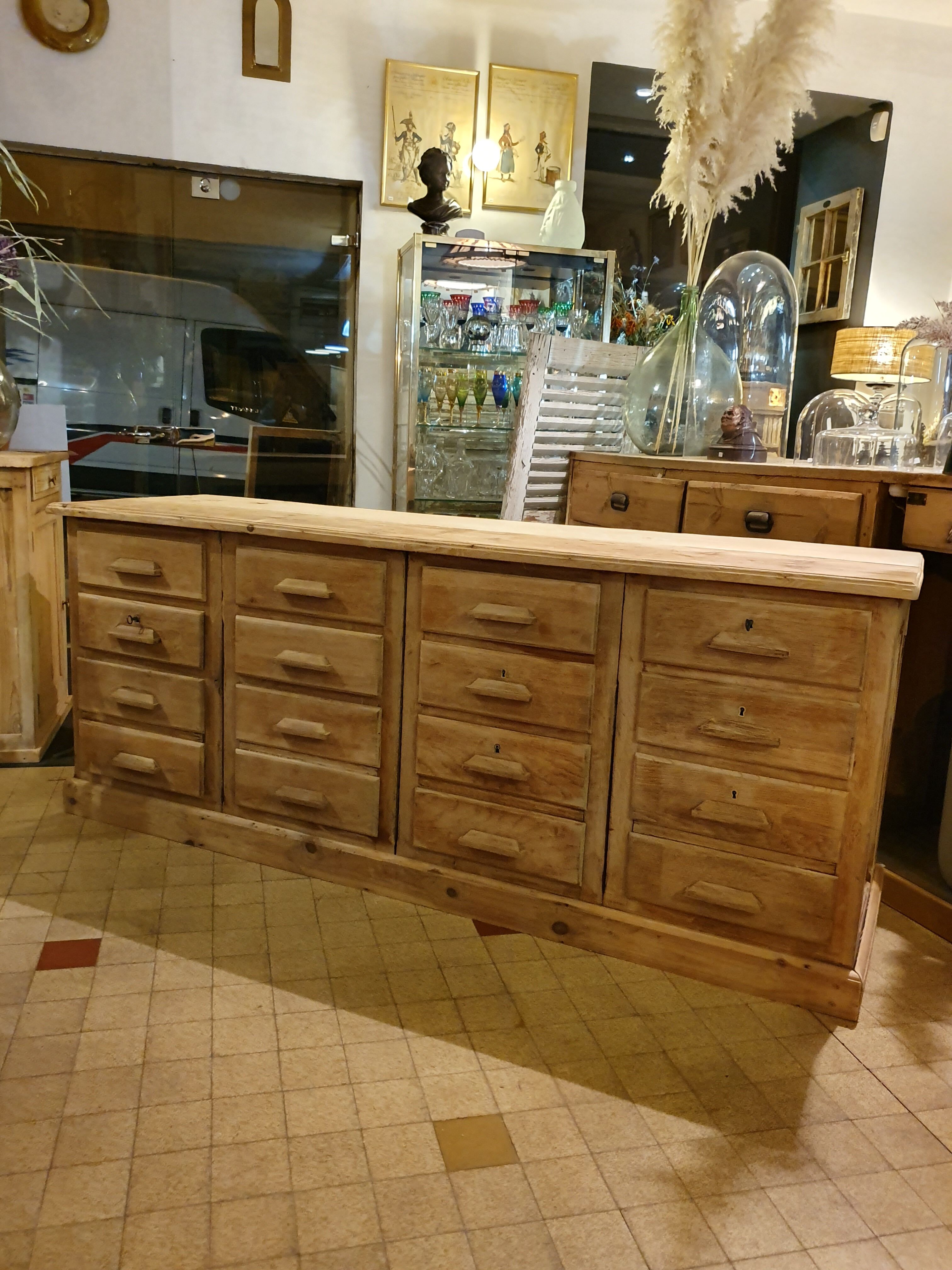 Trade furniture with drawers