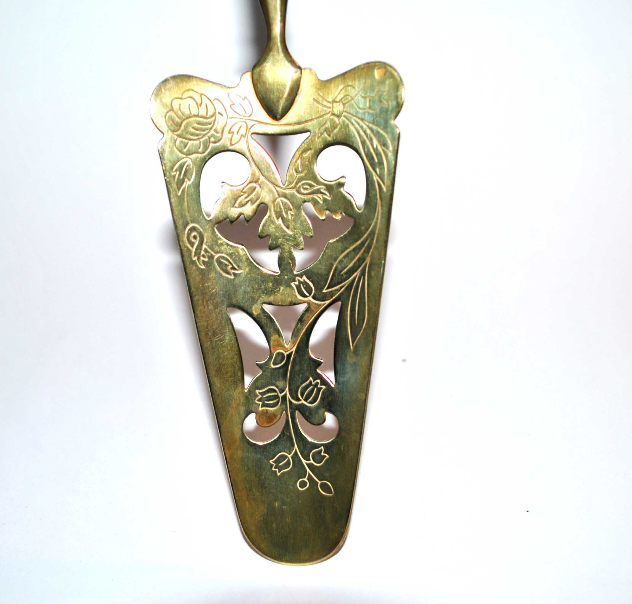 Antique pie shovel in filled silver and gilded metal engraved 1900