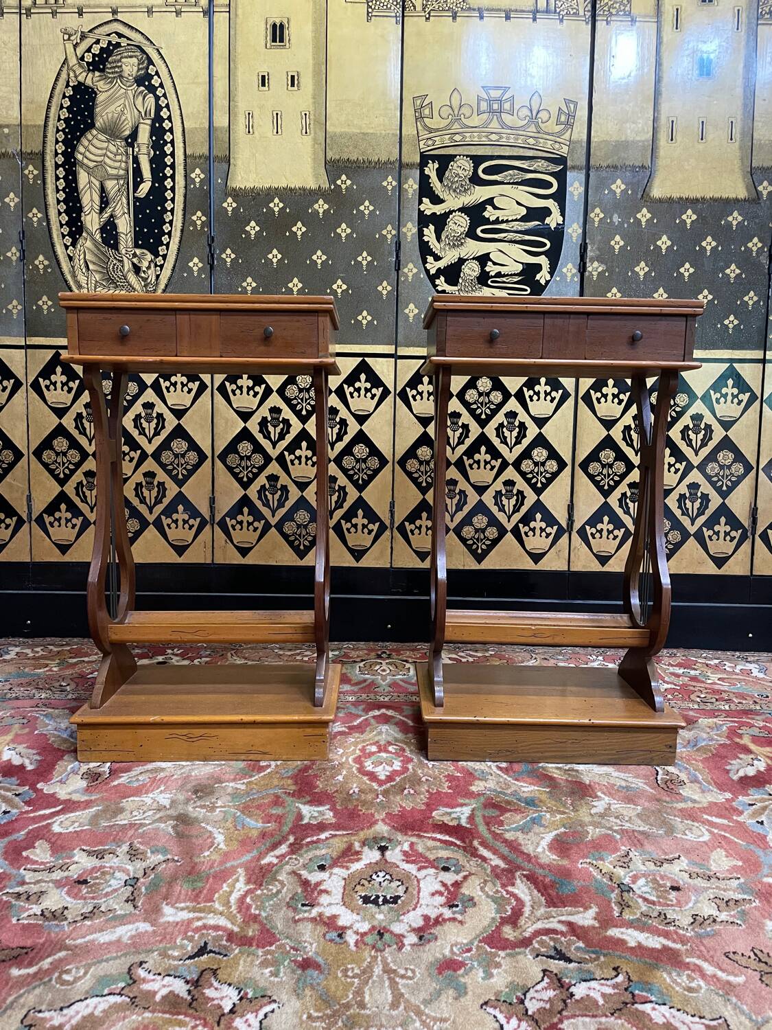 Paire de tables de chevets Lyre