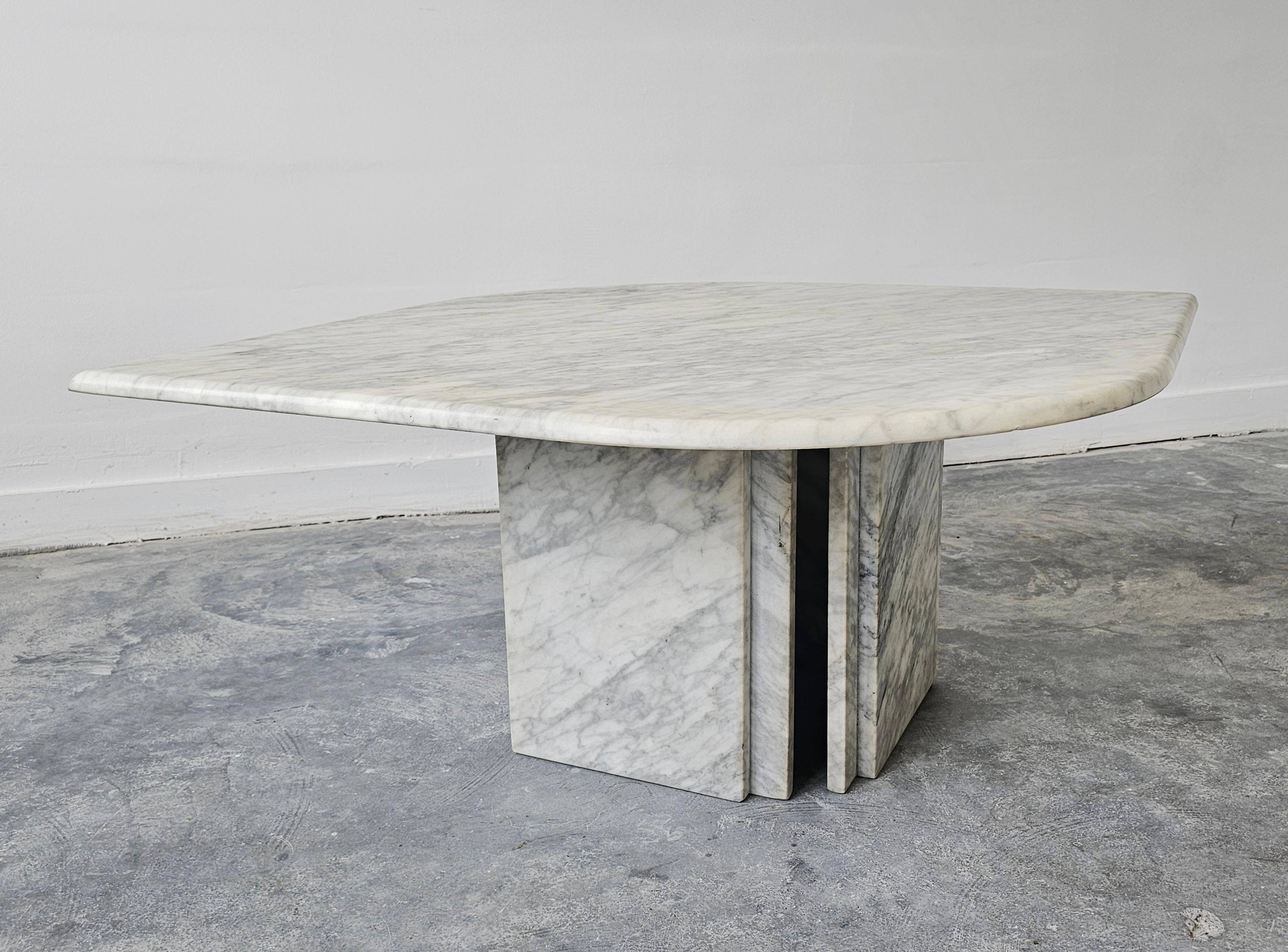 Postmodern coffee table cat's eye white Carrara marble Roche Bobois style