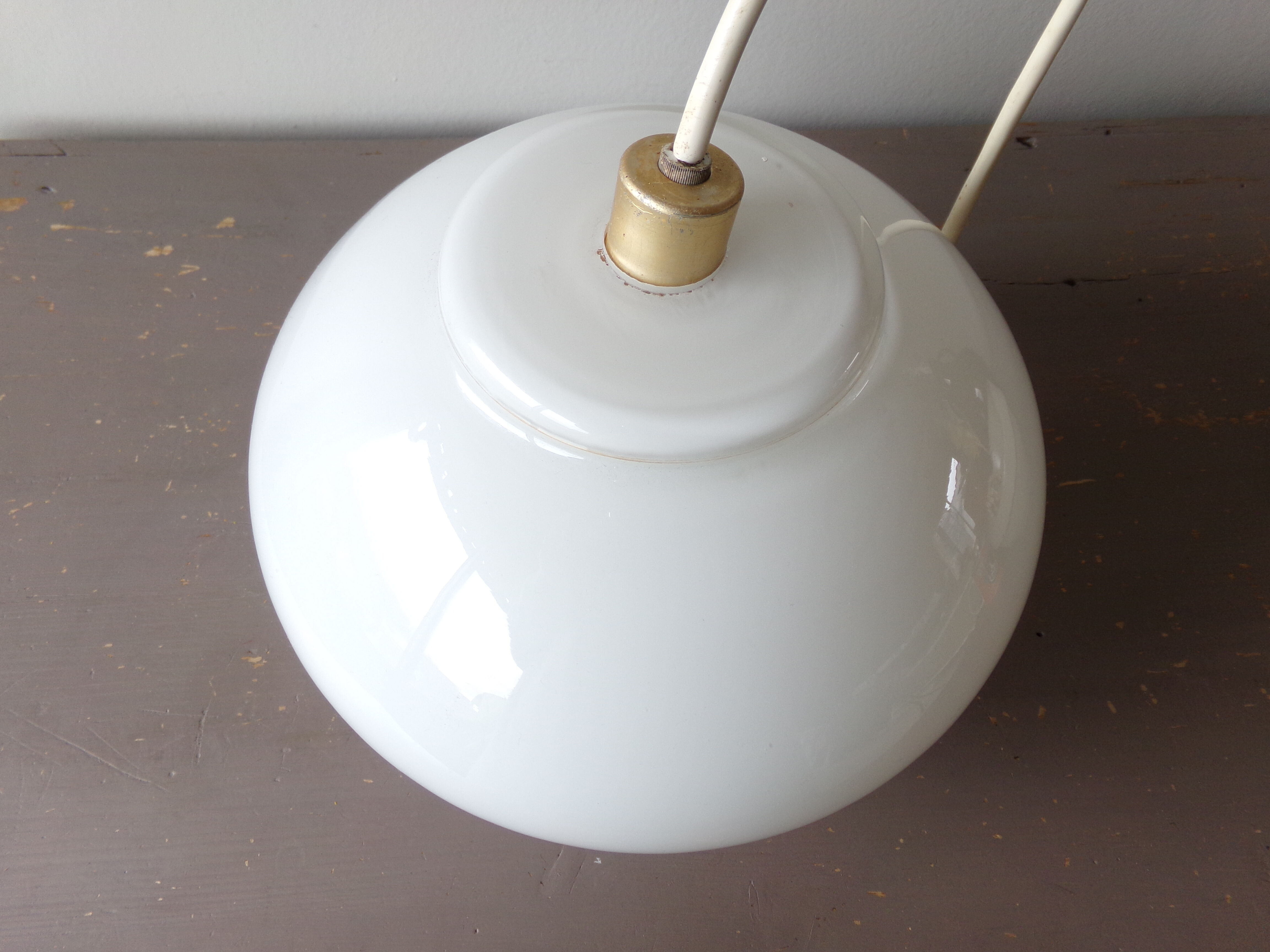 Suspension en opaline blanche décor oiseaux
