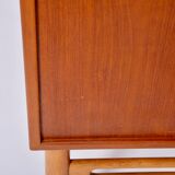 Armoire en teck danoise moderne du milieu du siècle