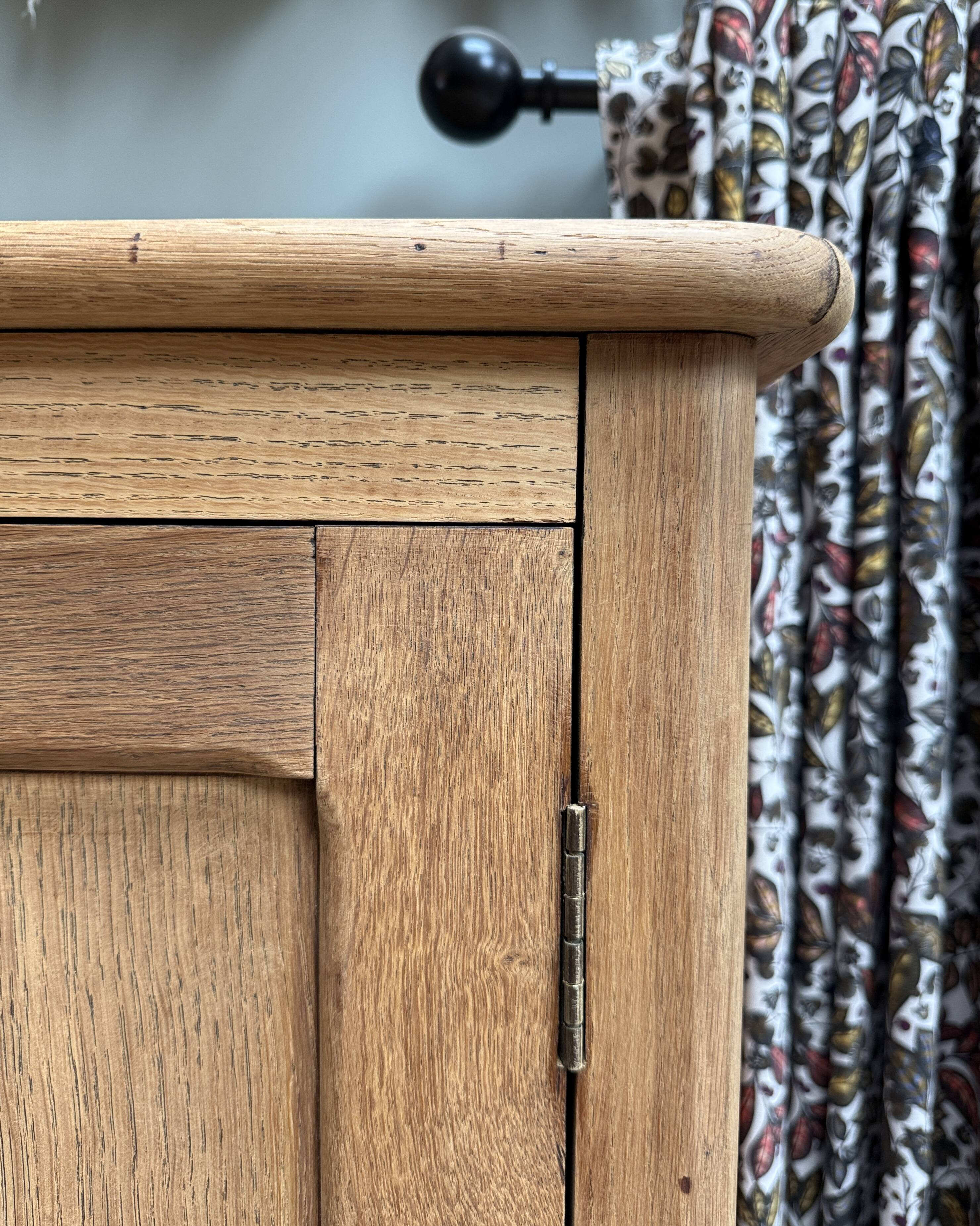 Large oak bonnetière (renovated)