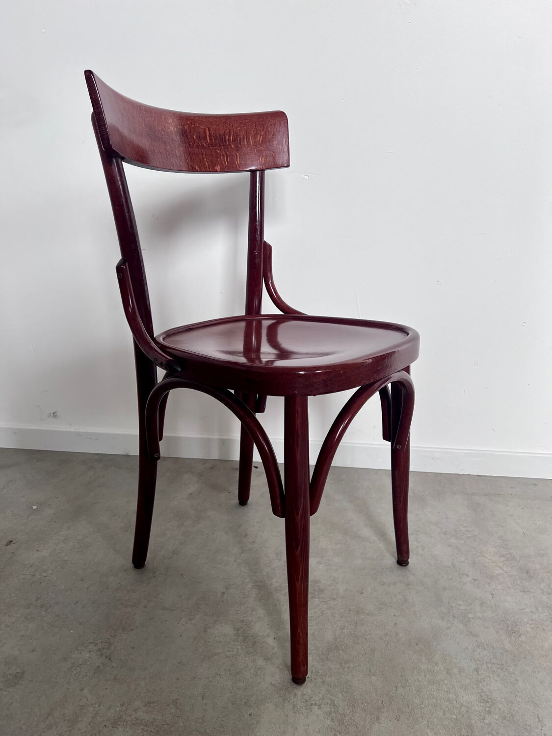 Set of 8 vintage 70s curved varnished wood bistro chairs
