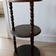 Table d'appoint vintage en bois tourné 3 niveaux