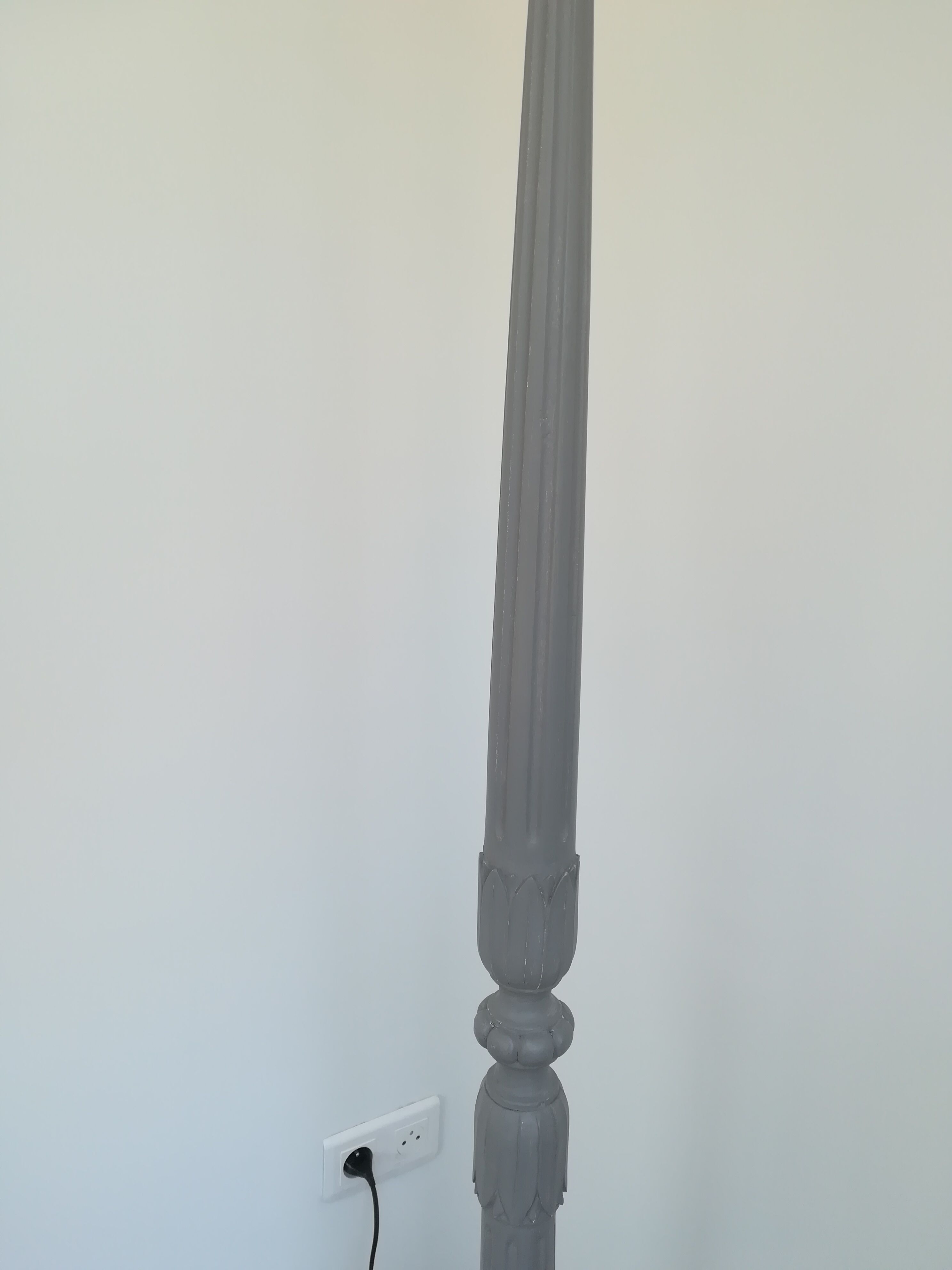 Pied de lampadaire ancien en bois