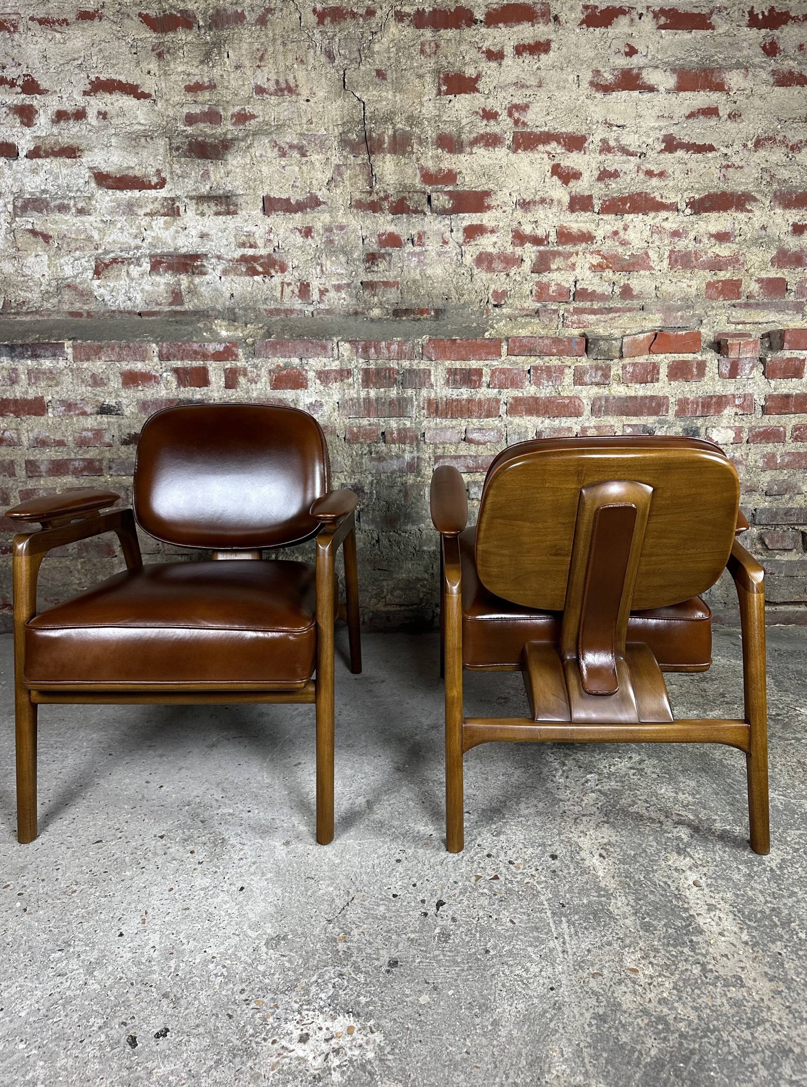 Scandinavian style armchairs (pair) in rubberwood and leather