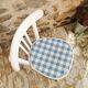 Chaise bistrot vintage Baumann blanche et vichy bleu