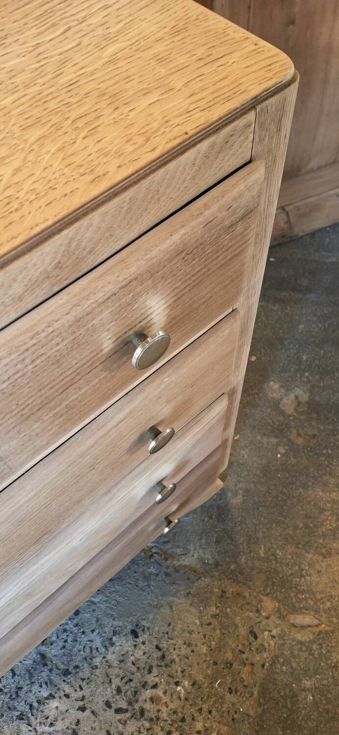 Oak chest of drawers