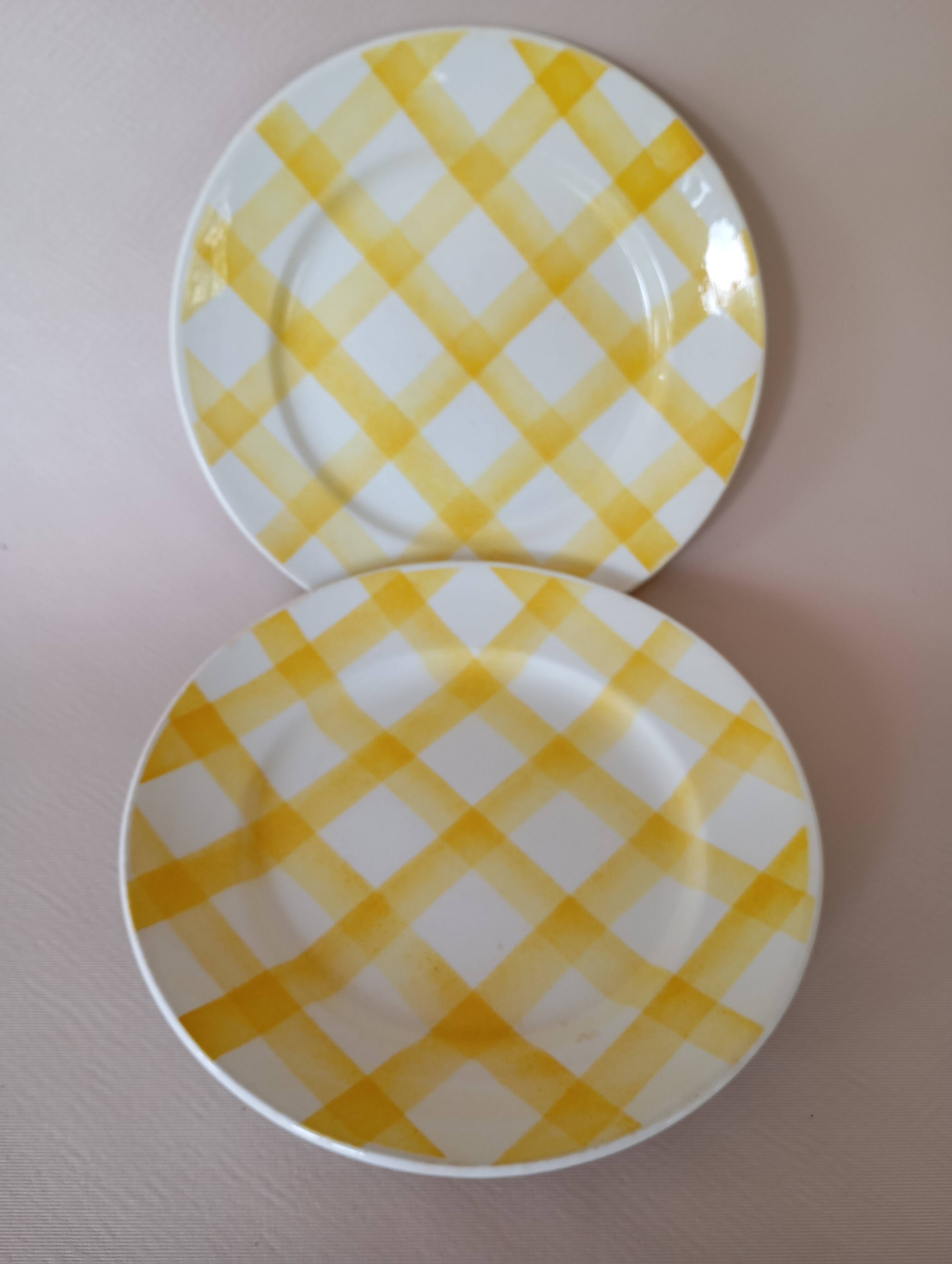 2 Moulin des Loups yellow “Tablecloth” plates