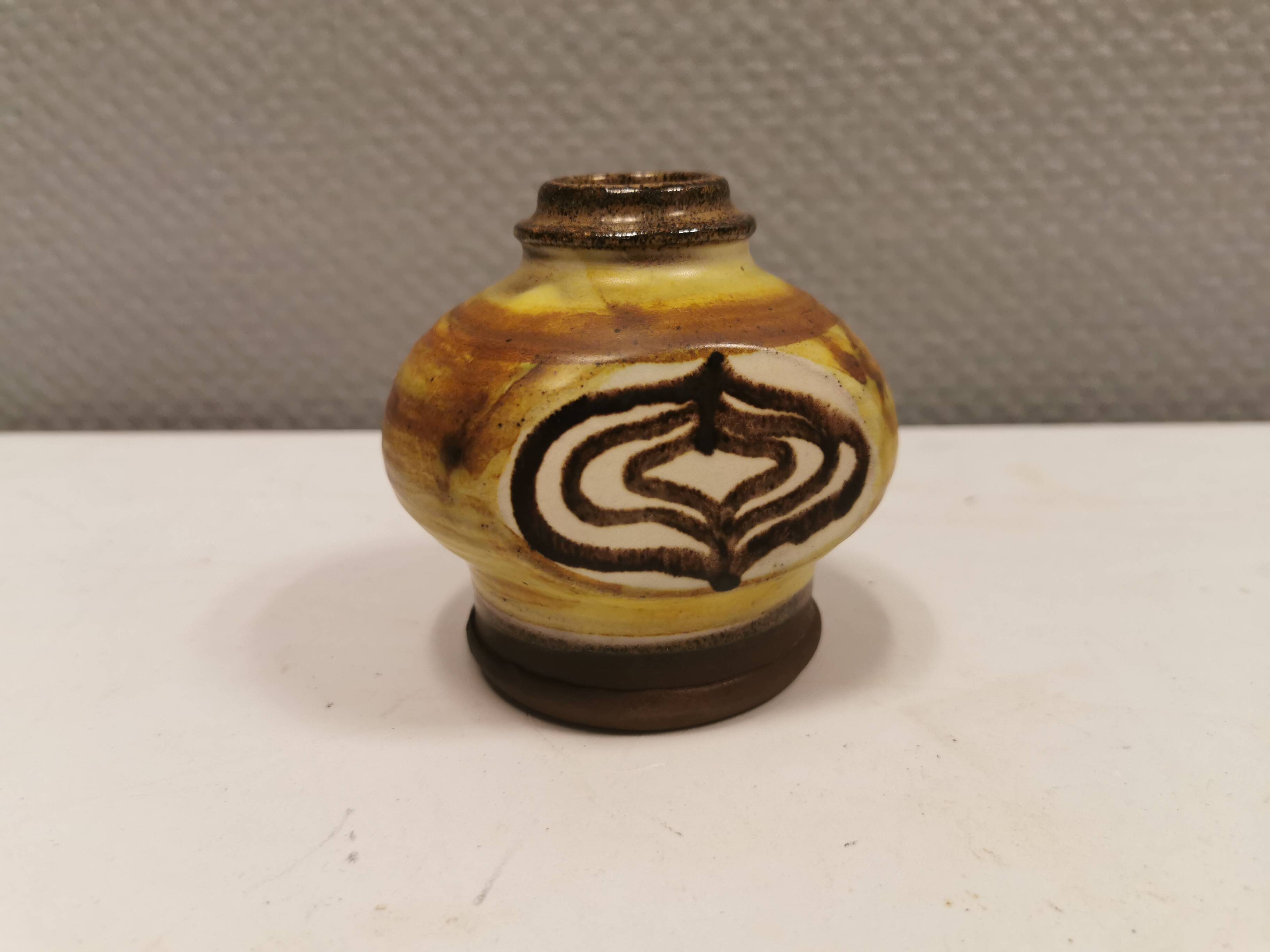 Small, beautiful vase in stoneware. Danish from the 1960s and made by Inge Lise Eder.