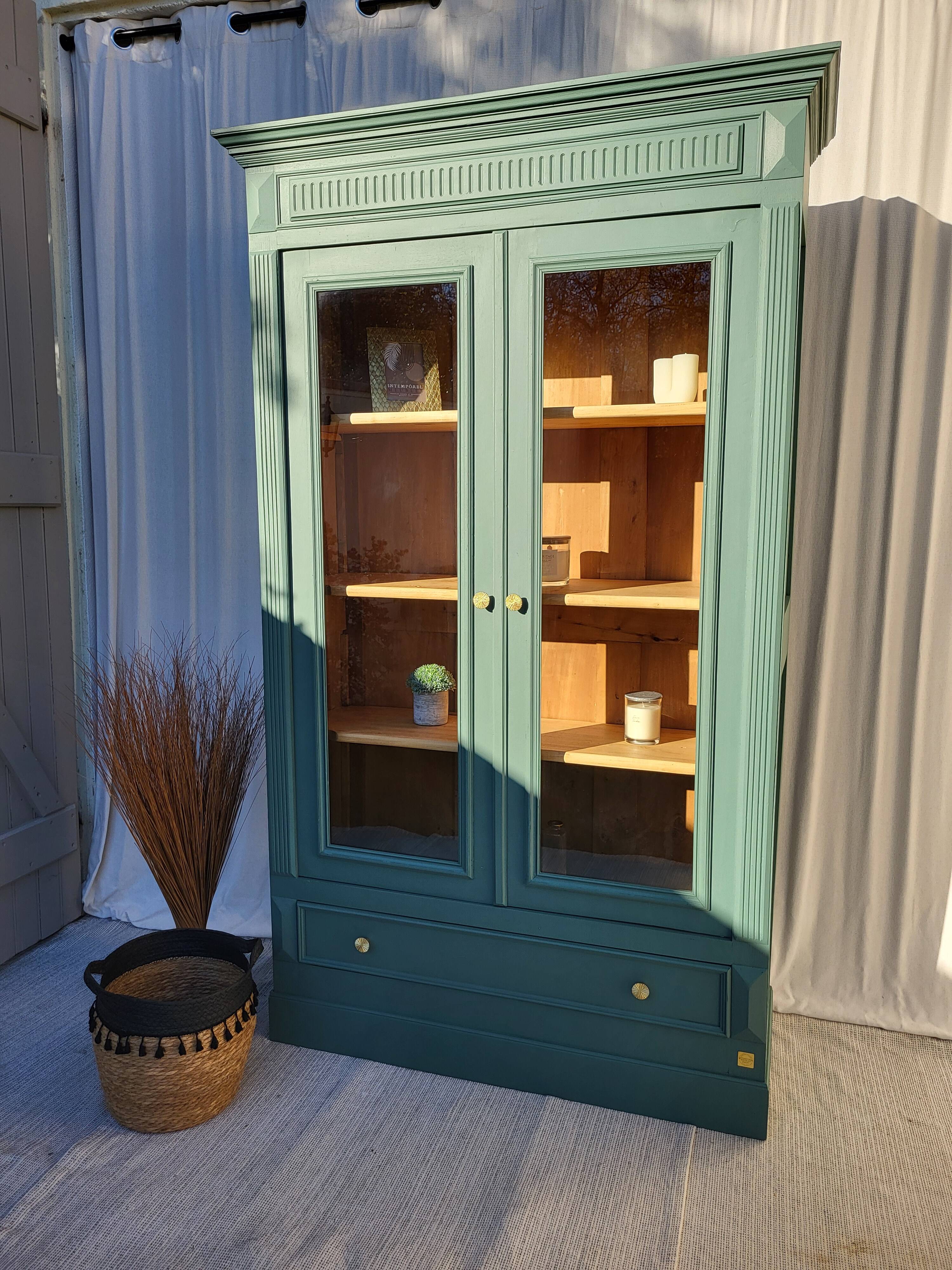 2 glass door dresser