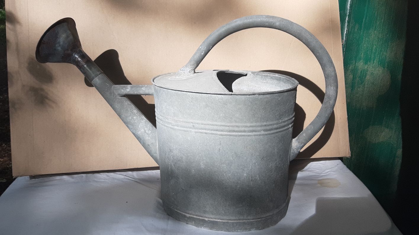 Zinc watering can