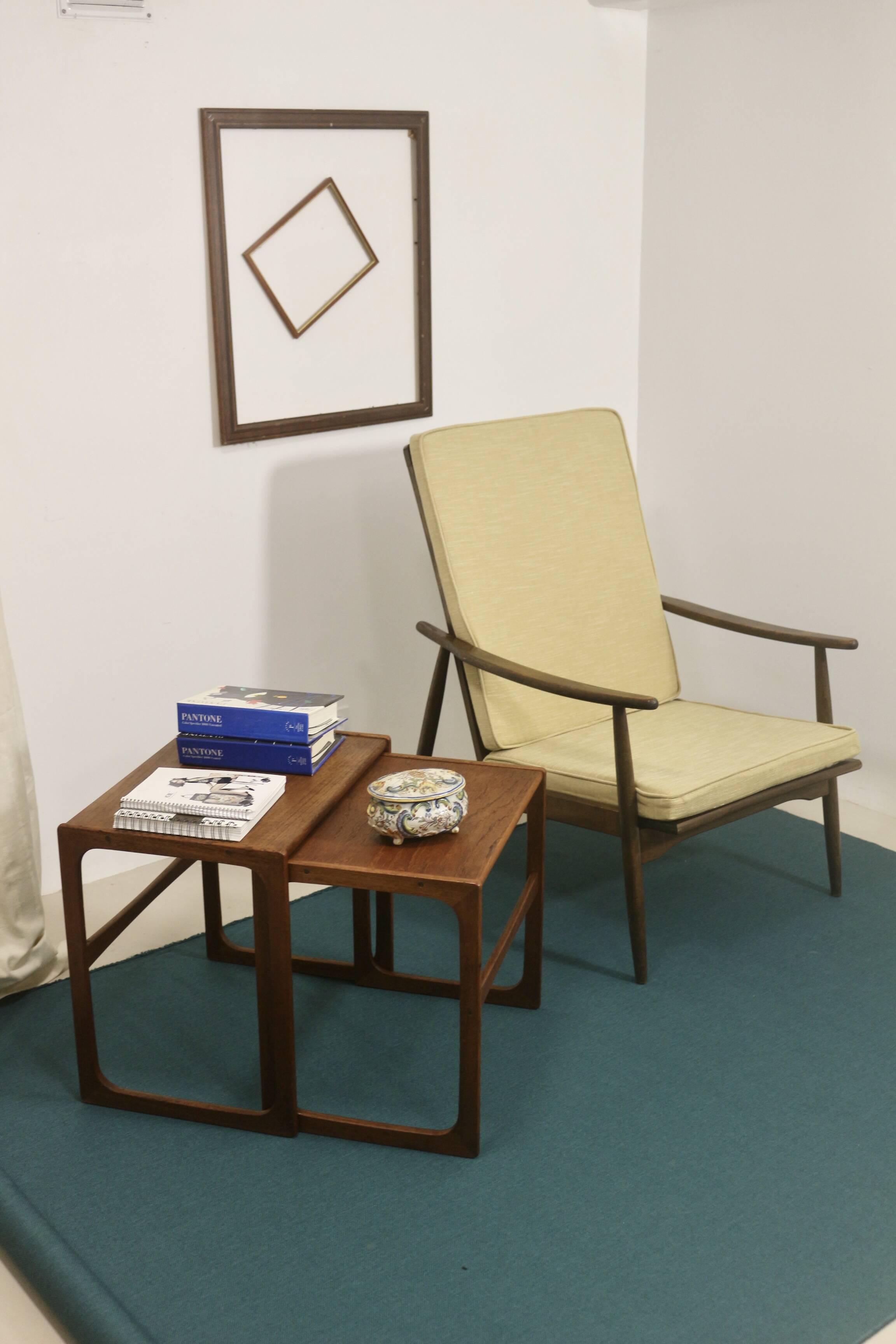 Scandinavian armchair 1960 curved armrests. Ref Cesaria