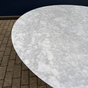 Original round dining table Knoll Tulip (137cm) Carrara