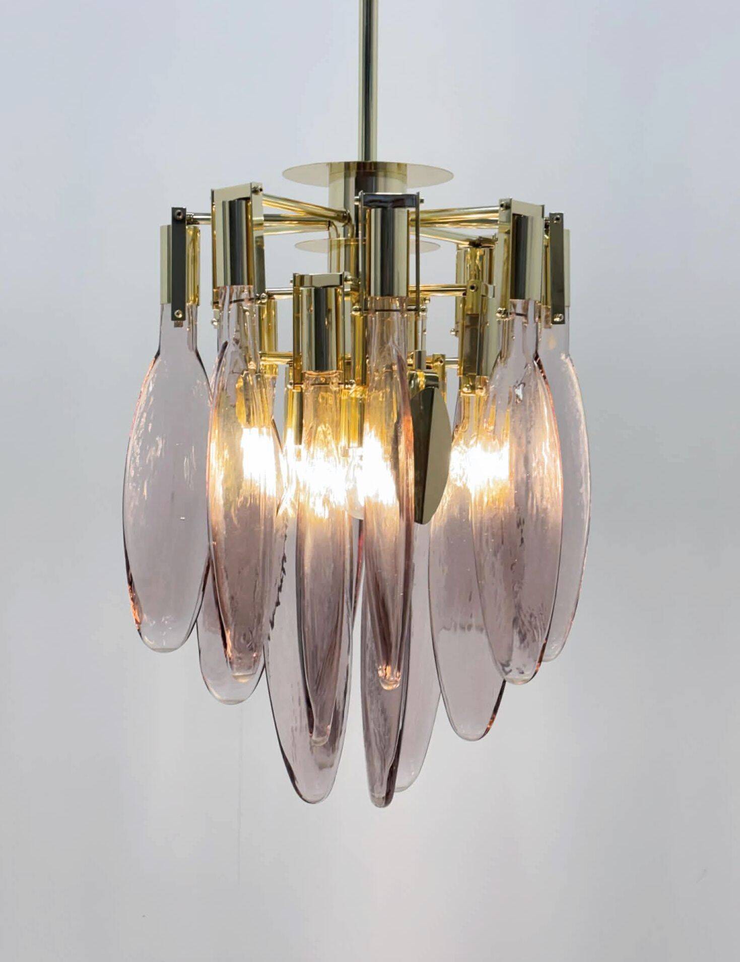 Italian chandelier in brass with tear-shaped Murano glass, 1970s