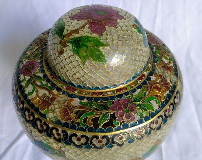 Openwork plique-à-jour enamel pot - 1920 to 1949 - China