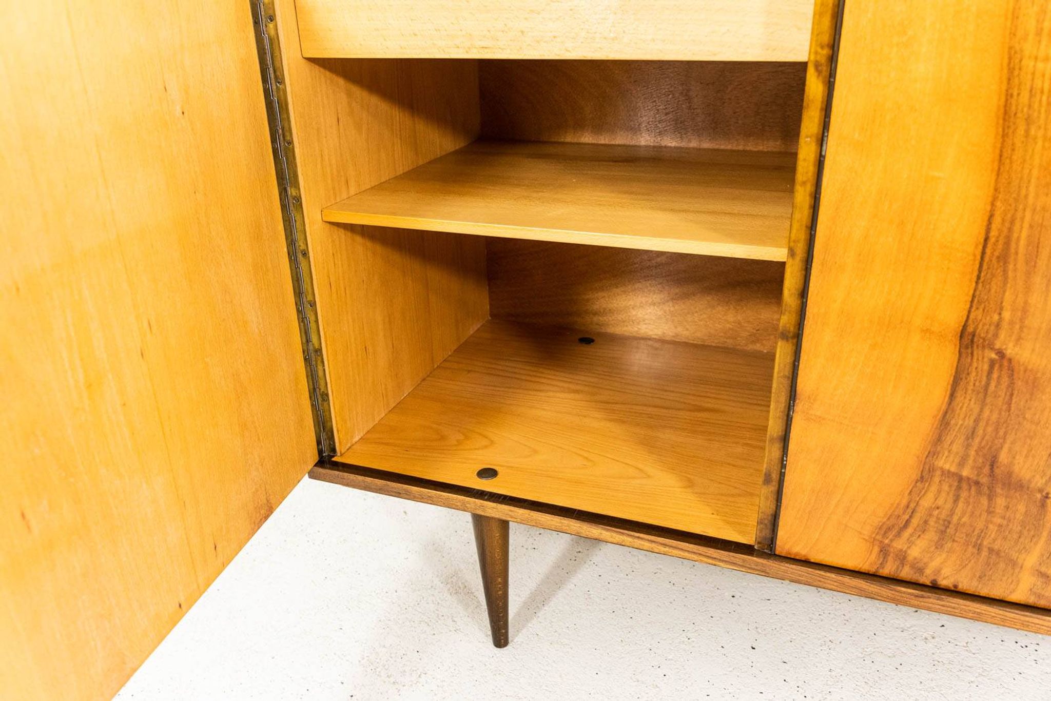 Buffet vintage en noyer de la marque Lfm, Pologne, années 1970