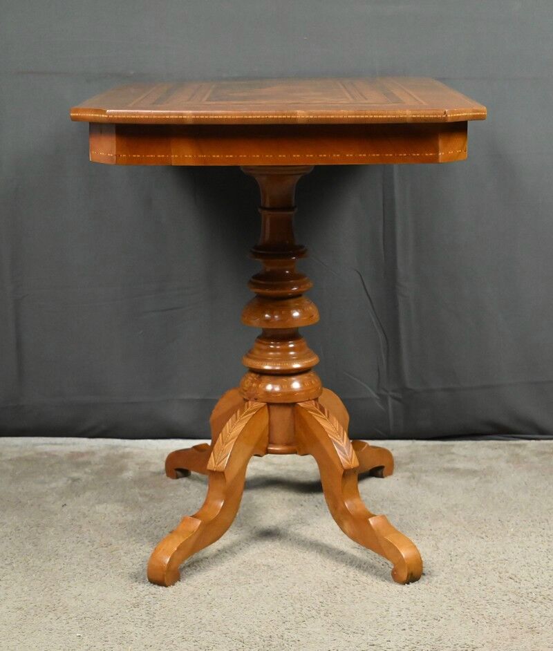 Living room table in cherry and walnut, Restoration style – late 19th century