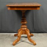 Living room table in cherry and walnut, Restoration style – late 19th century