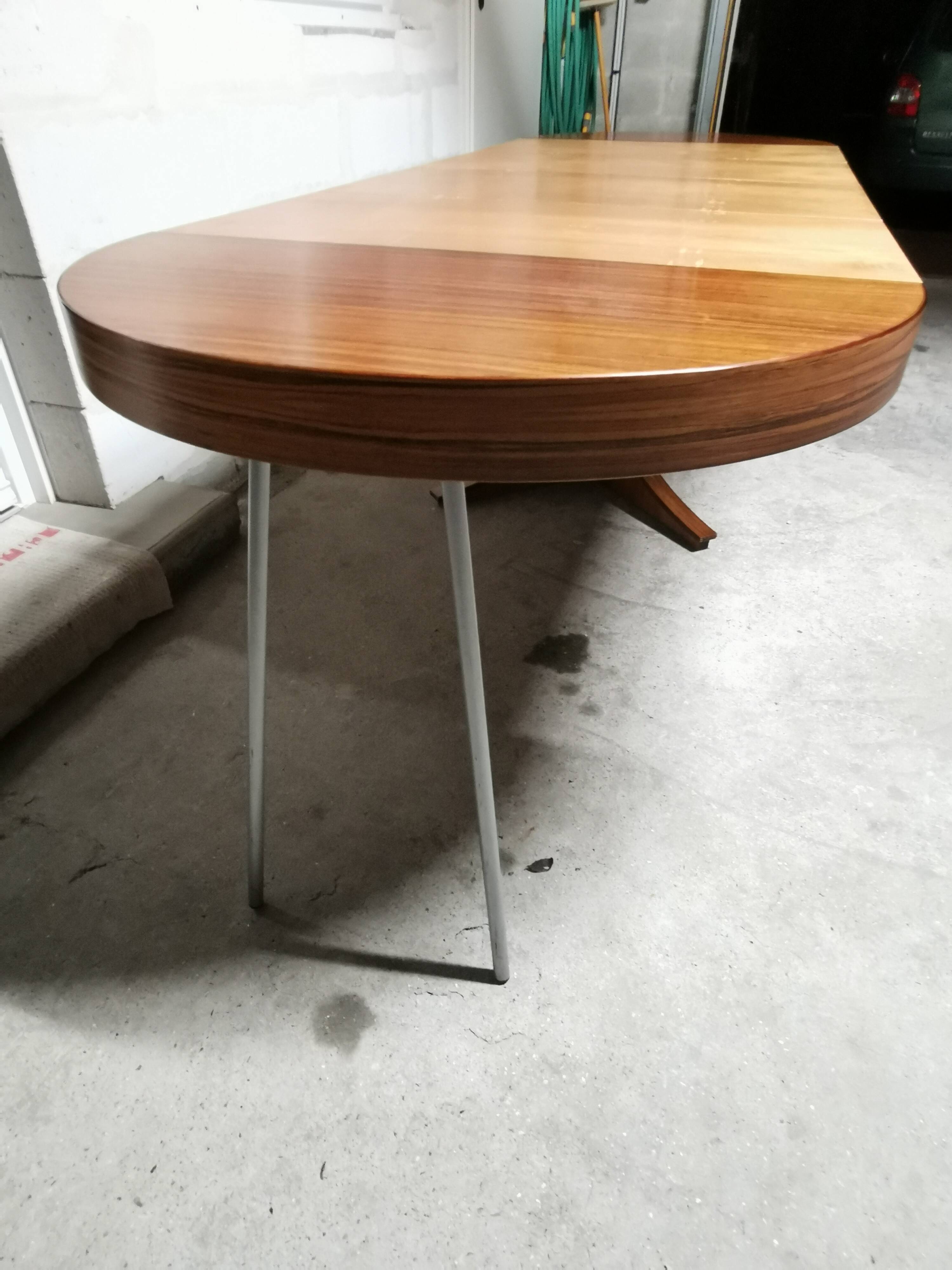 Rosewood extendable round table by Luigi Bartolini. vintage dining room 1960/70