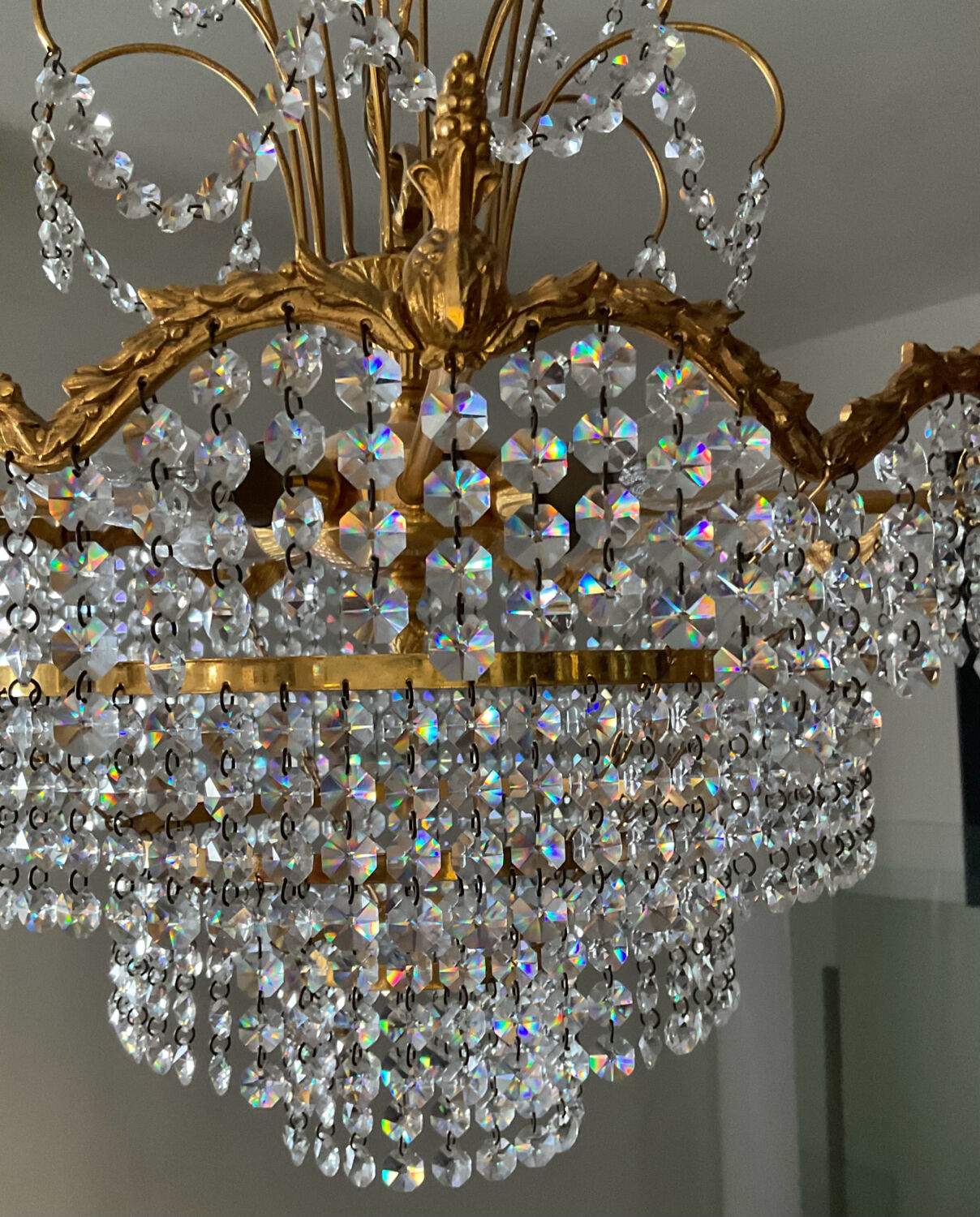 Waterfall chandelier in gilded bronze and crystal tassels