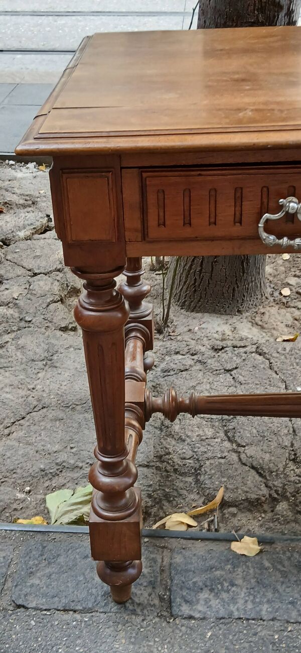 Bureau plat ancien en bois à deux tiroirs