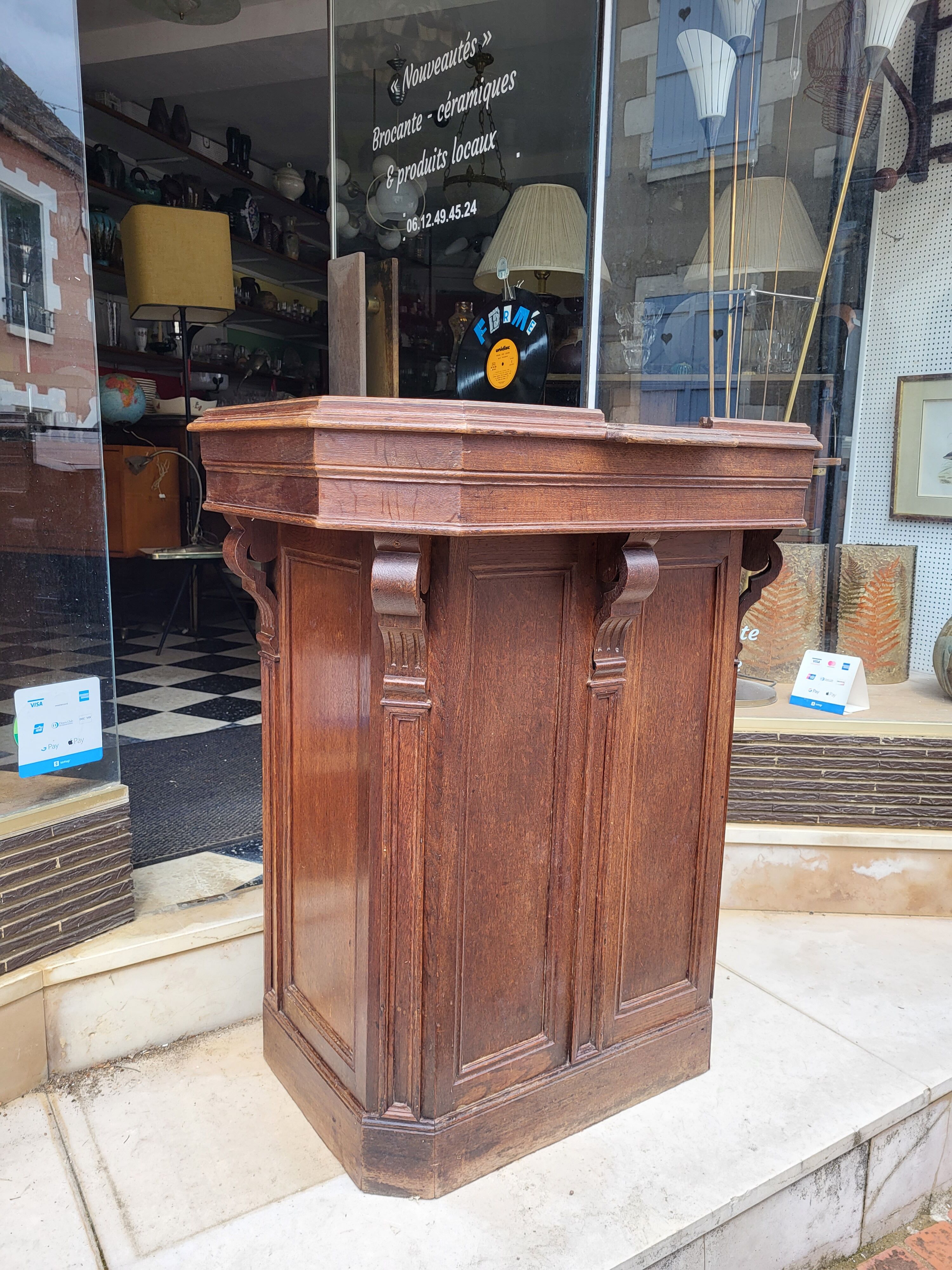 Wooden counter / Docking station 40s