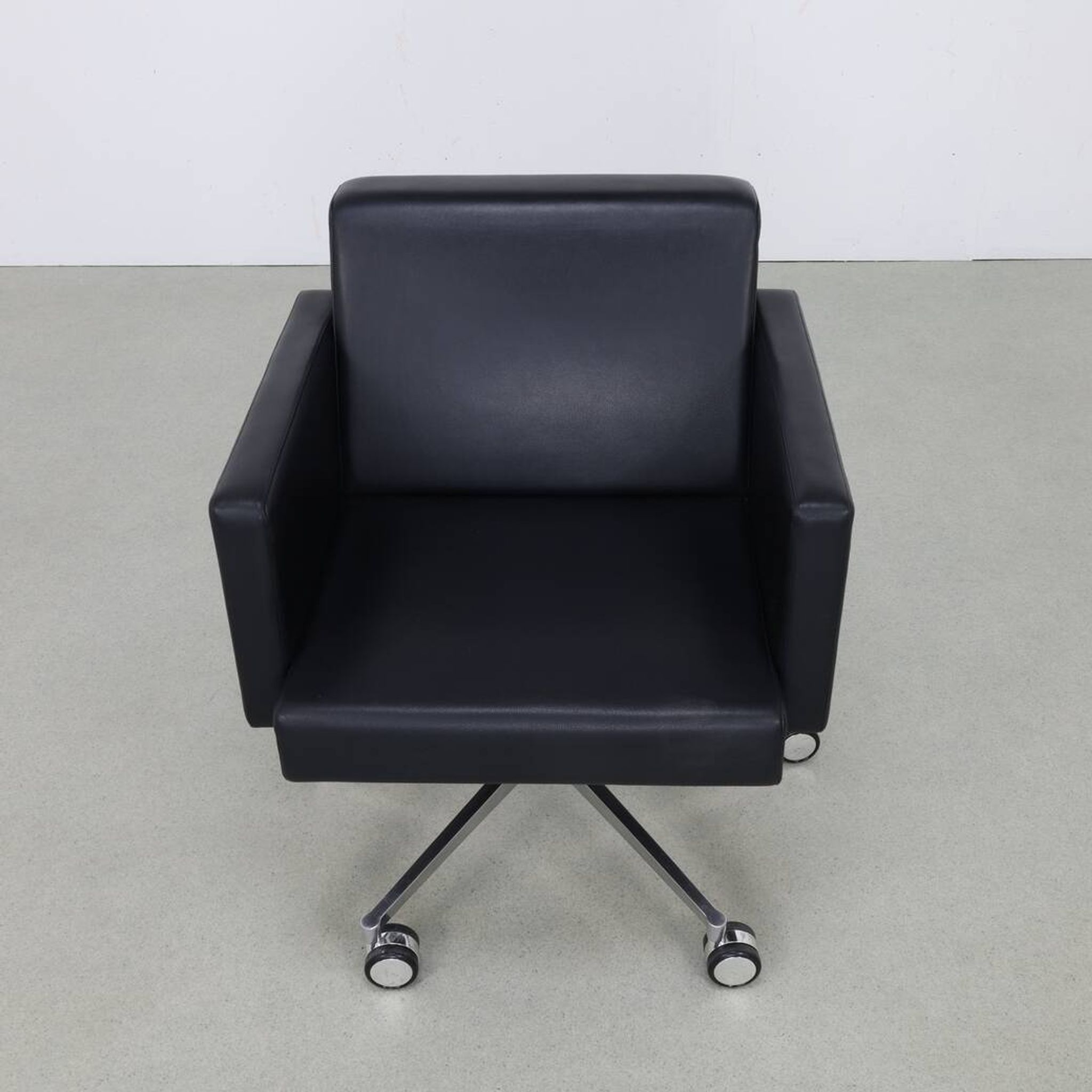Lounge Chair Leather and Chrome by Poltrona Frau, 1990s