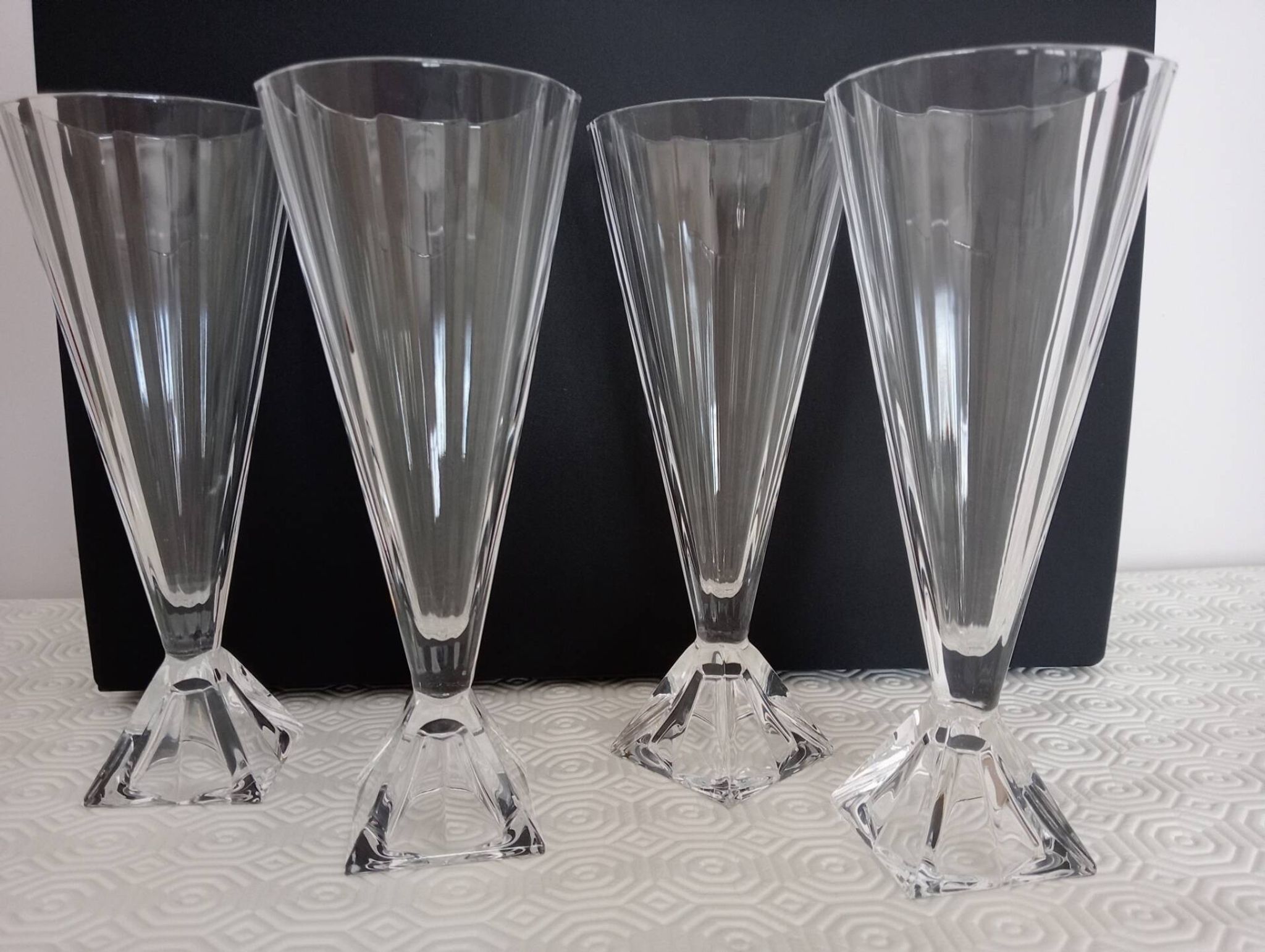 Lot de 4 flûtes à champagne en cristal d'Arques.