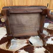 Pouf bois et peau de chèvre vintage