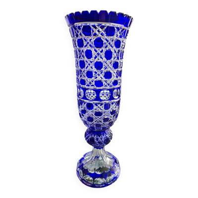 Vase en cristal taillé bleu cobalt “Les Grands Ducs” – Grand modèle sur pied