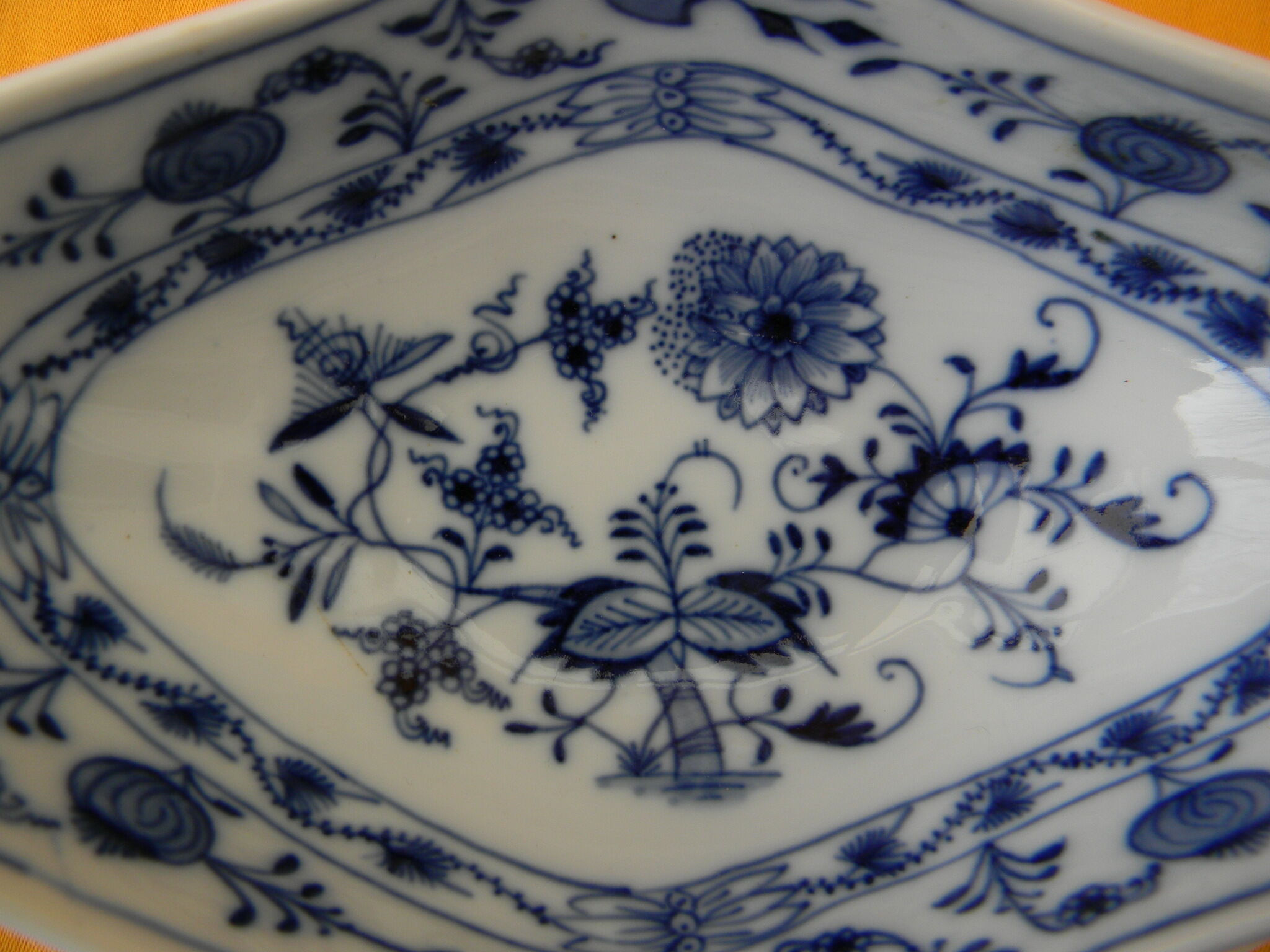 Porcelain saucière germany meissen germany.