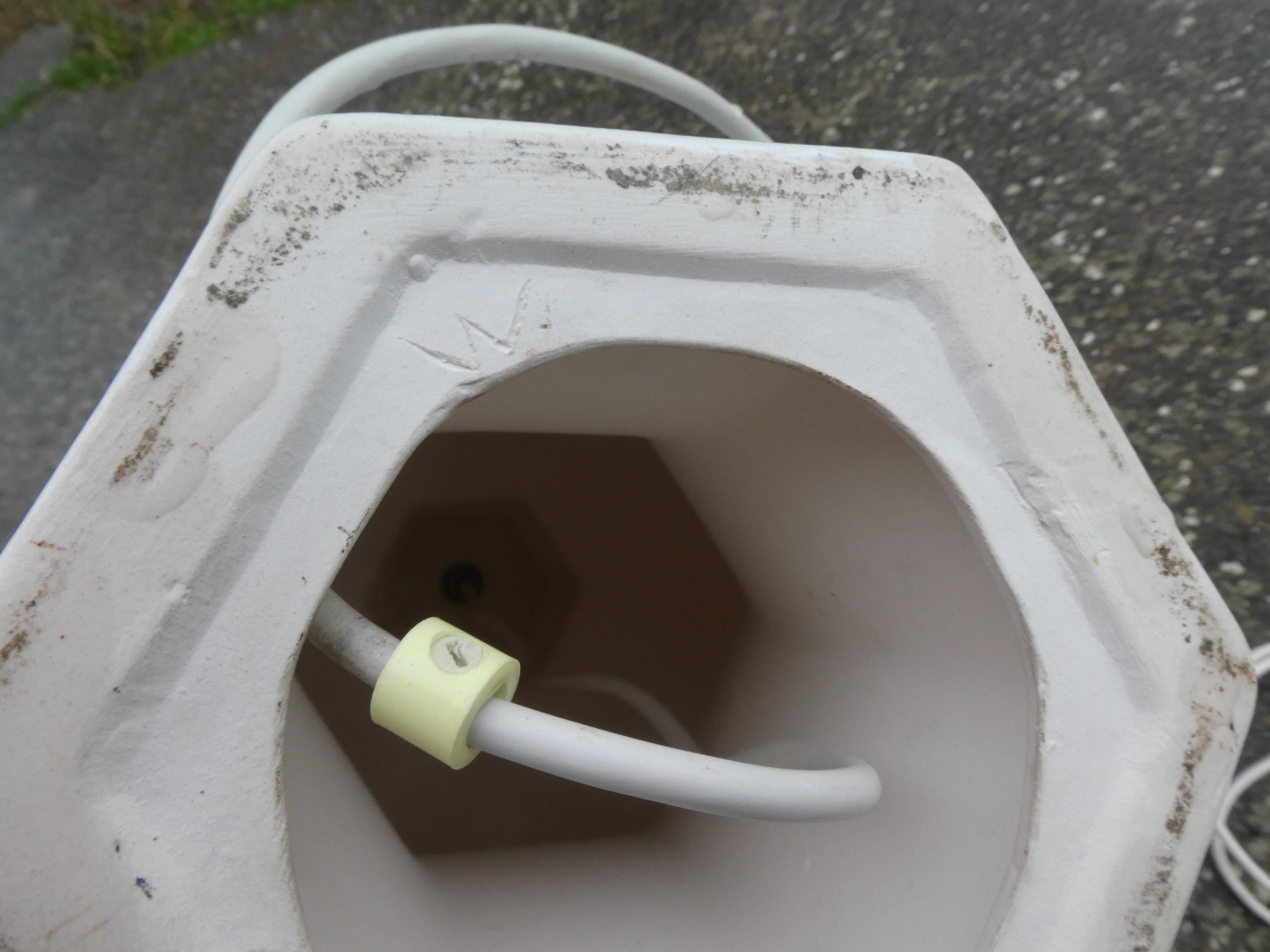 Vintage porcelain laying lamp