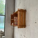 Wall mount pin "regain"