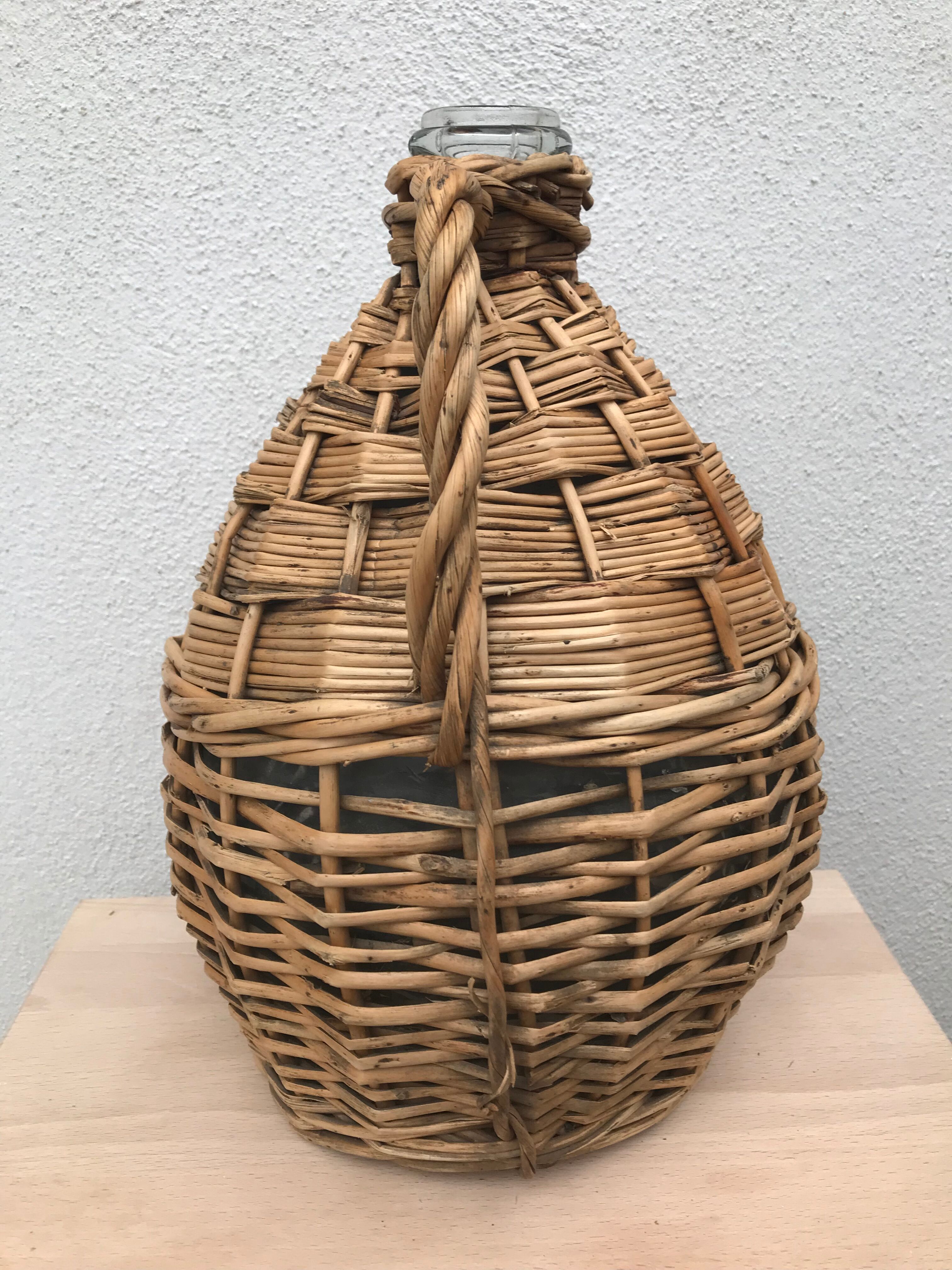 Braided wicker demijohn