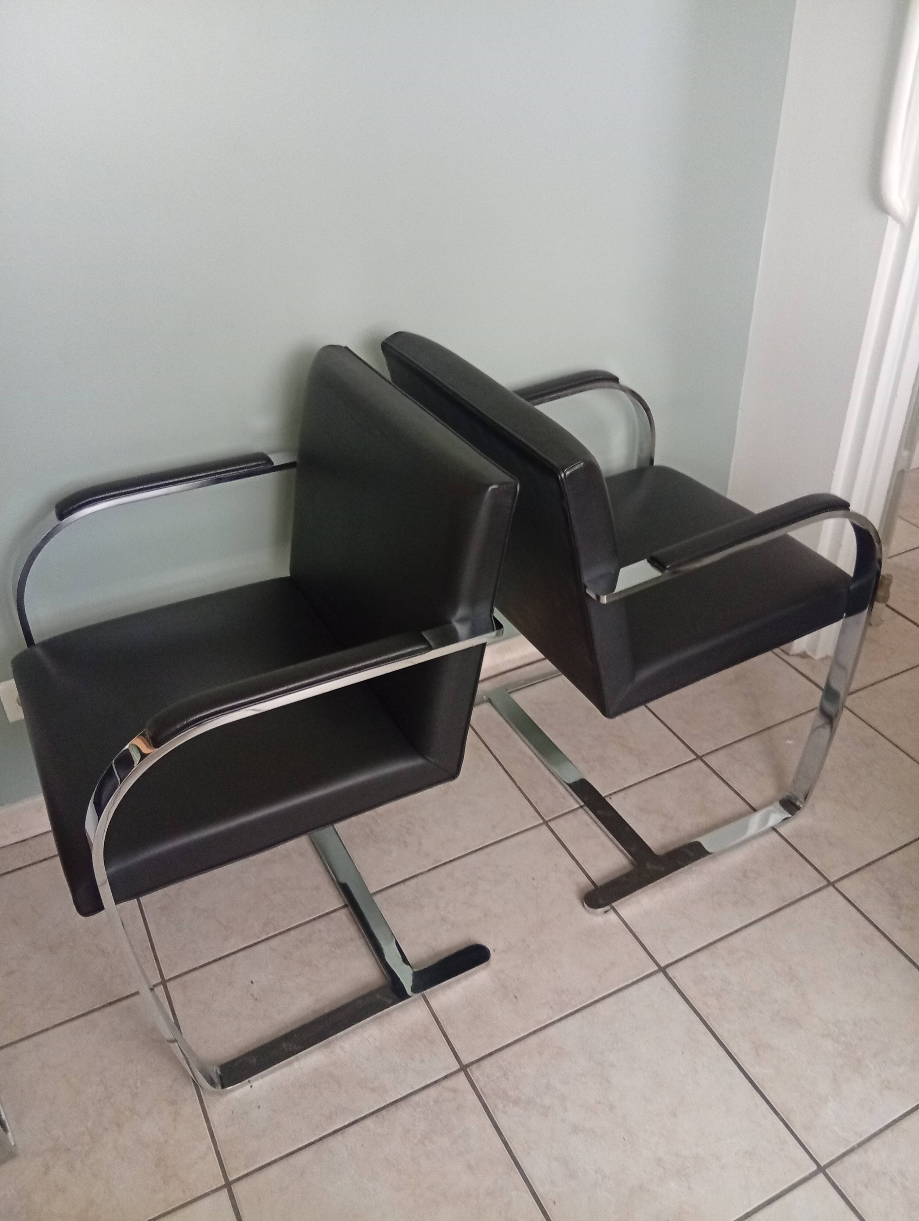 Set of 4 BRNO chairs, Mies Van Der Rohe, Knoll lot