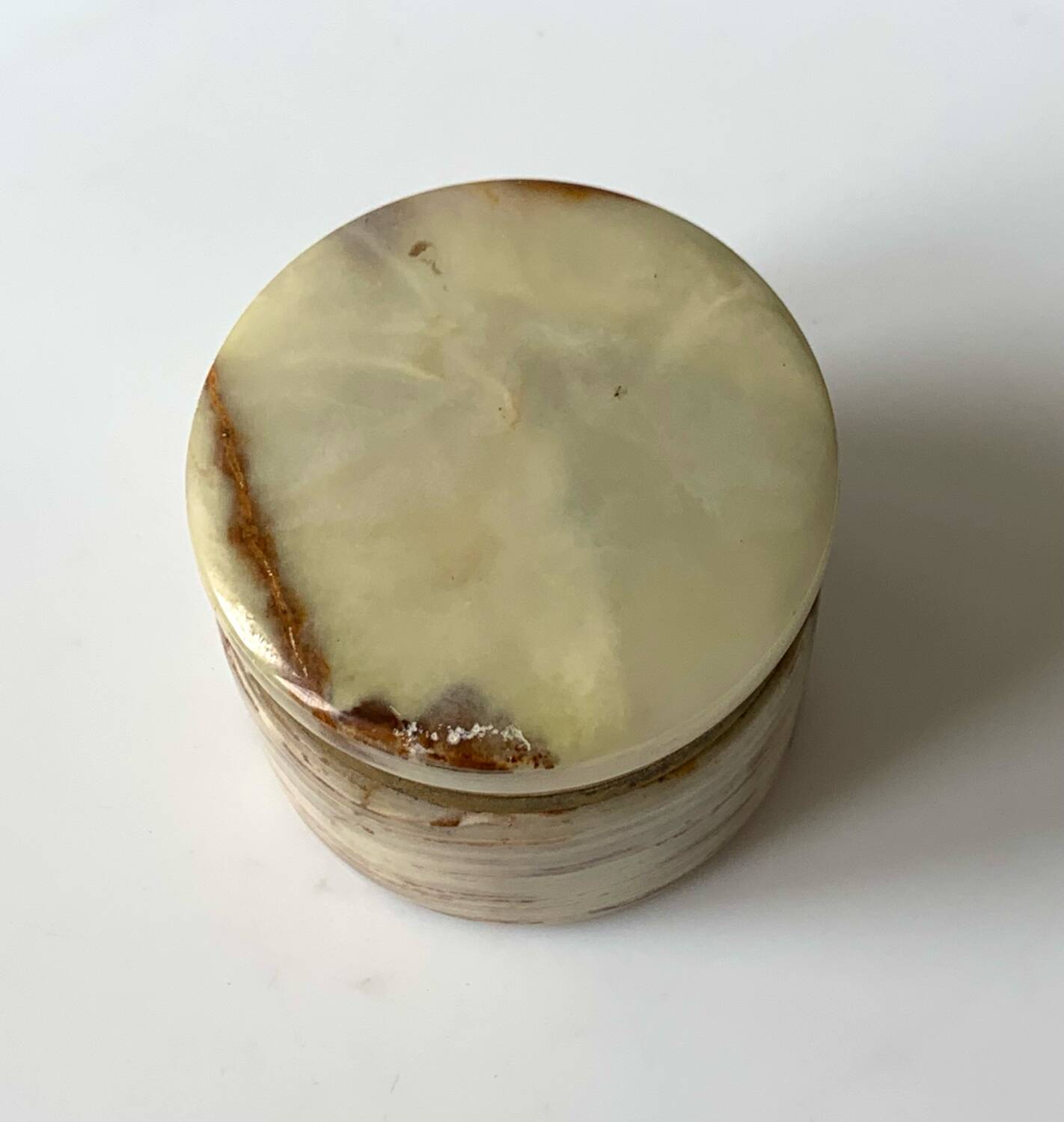 Ancienne boîte ronde onyx laiton vintage