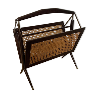 Folding magazine rack