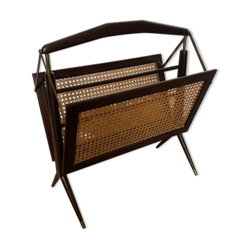 Folding magazine rack