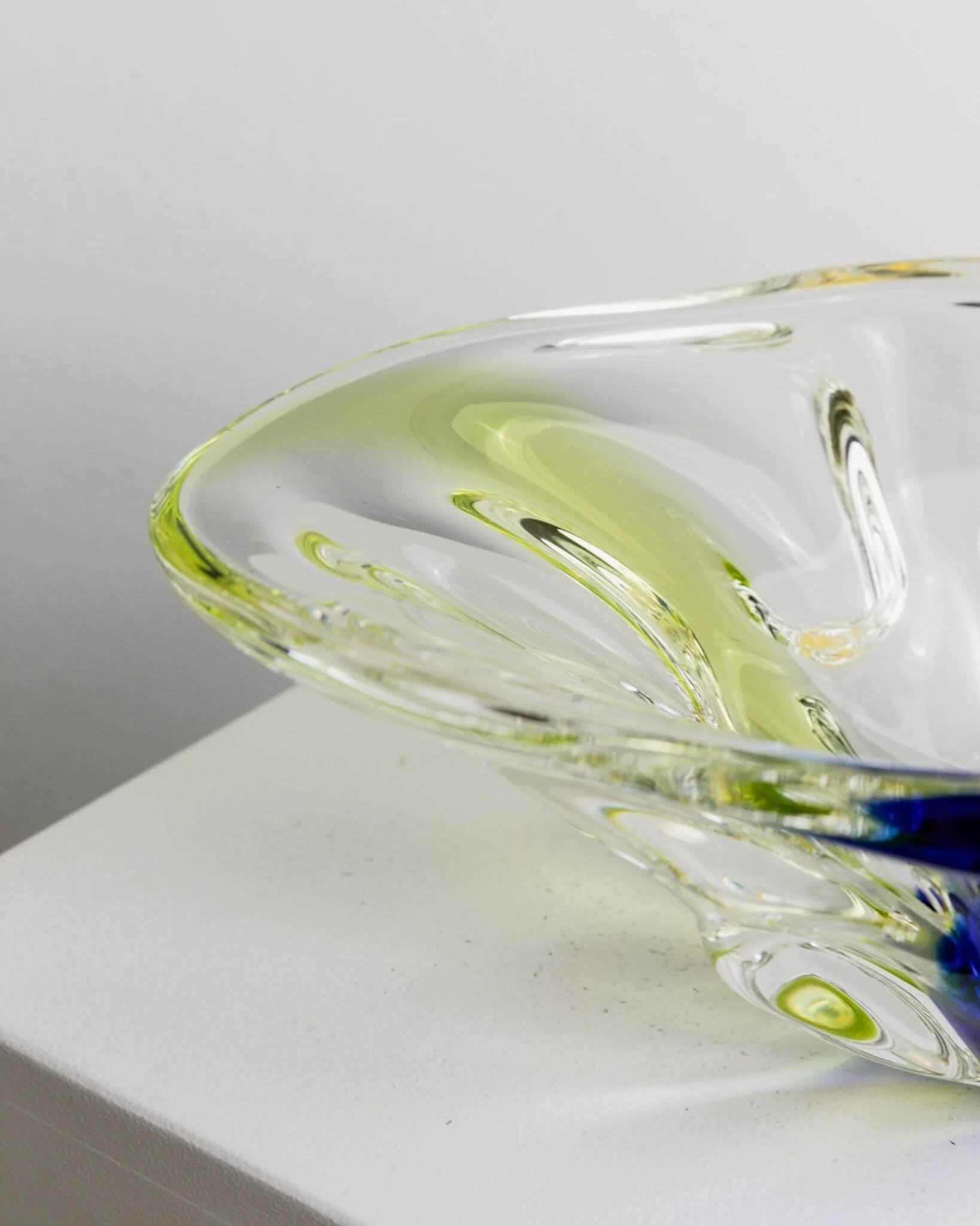 Vintage Murano glass bowl - organic oval shape, transparent glass with blue and yellow - 1970s Italian design - elegant table decoration, gift idea.