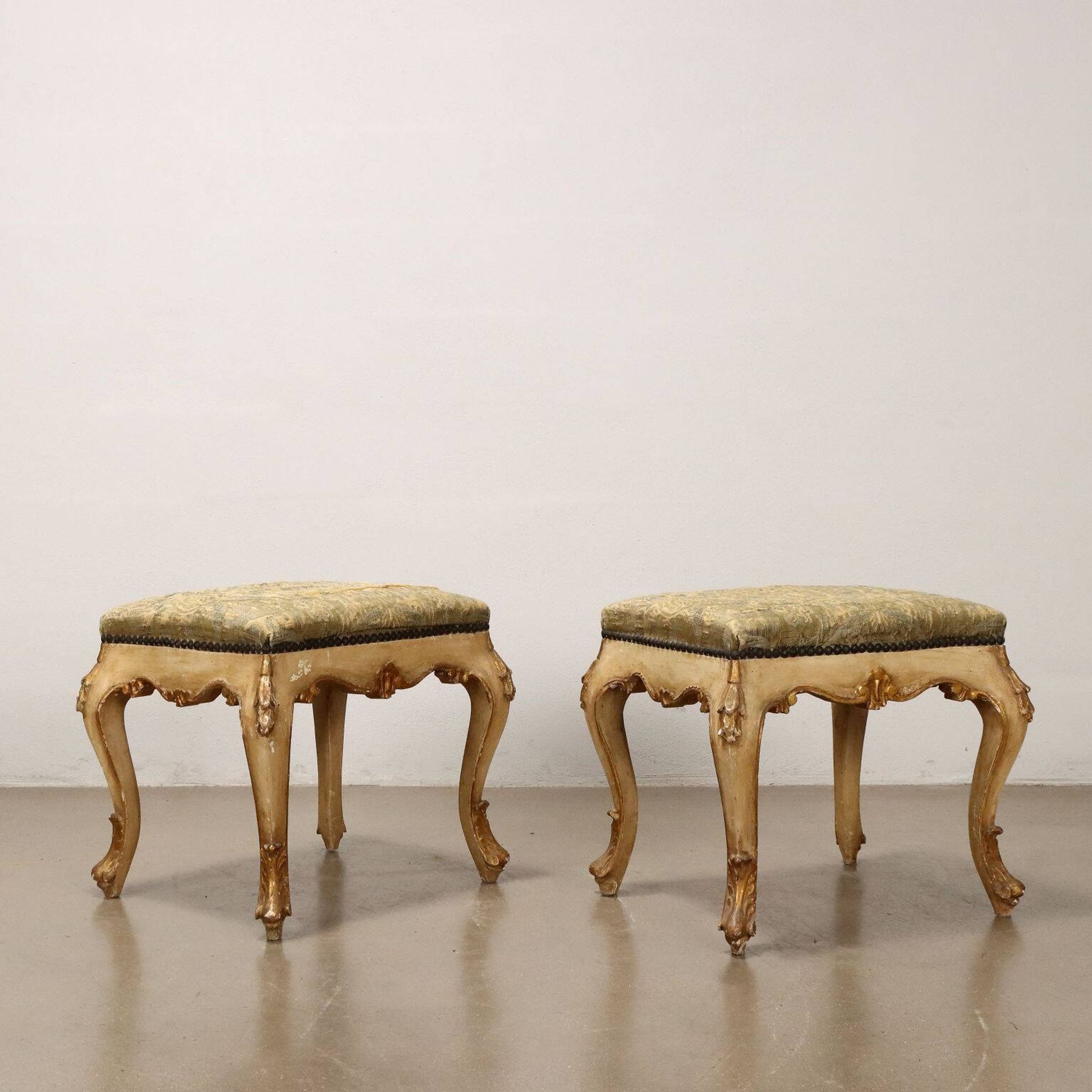 Pair of antique baroque-style poufs in gilded wood, 19th century.