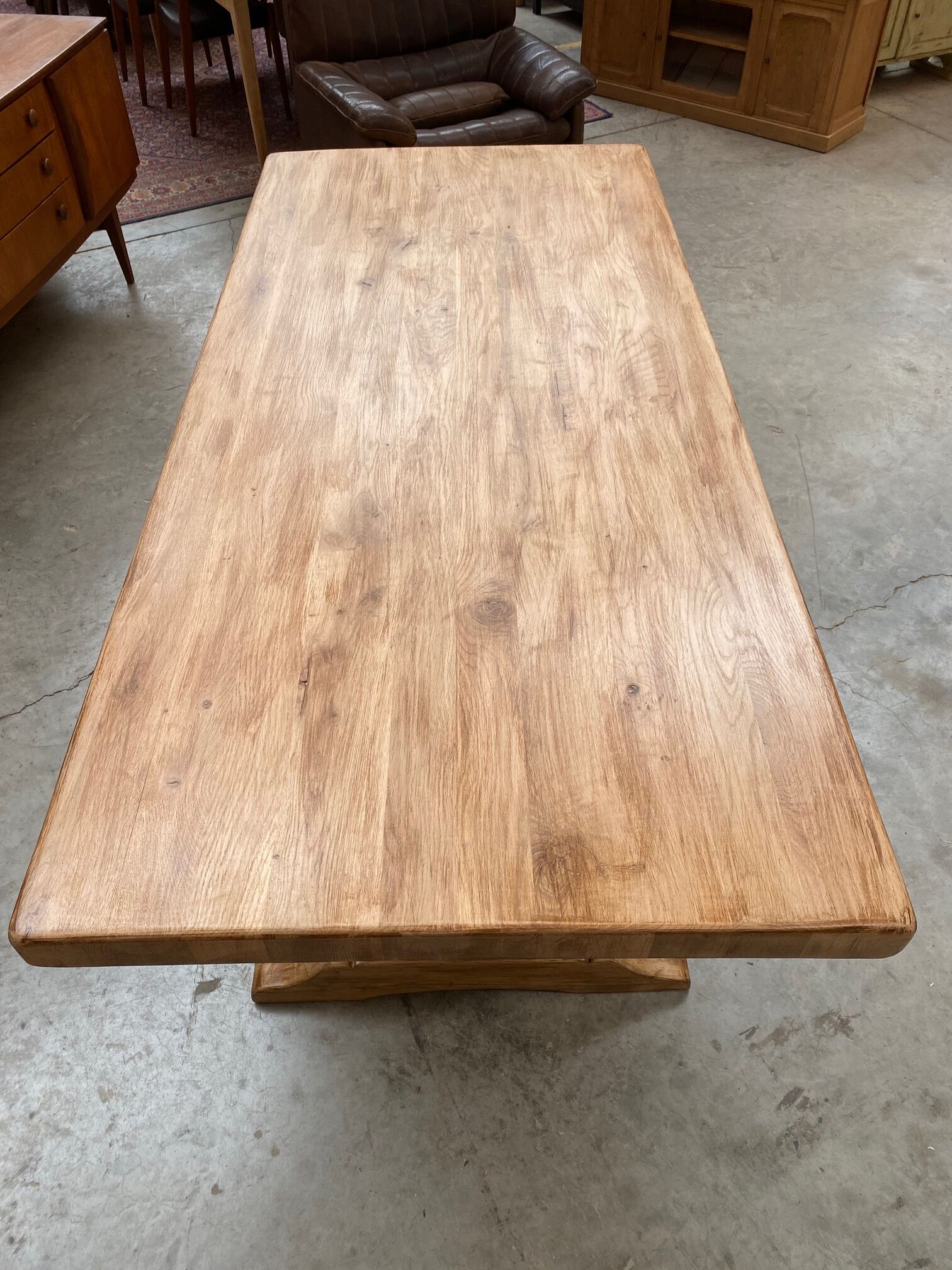 Farmhouse table and its 2 benches